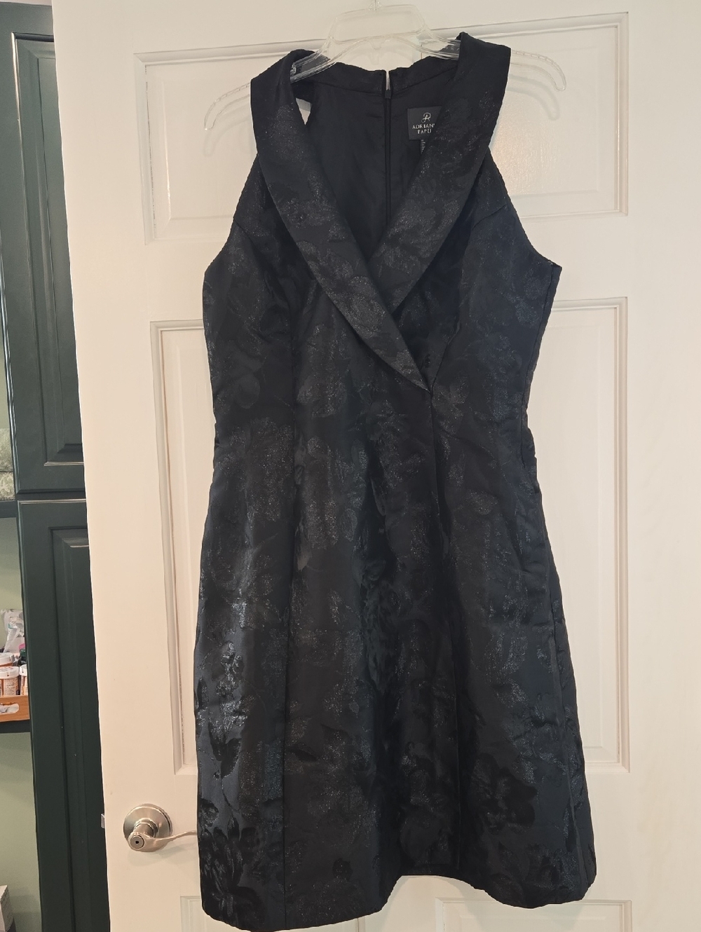 Adrianna Papell Black Sleeveless Jacquard V-Neck Cocktail Dress